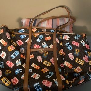 🖐🖐Sold-Michael Kors Beck tote and matching wallet.